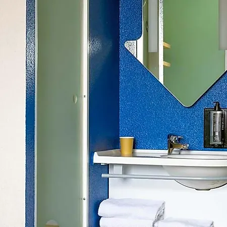 Ibis Budget Centre 2*
